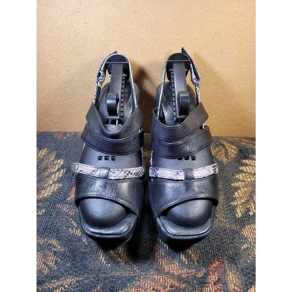 Antelope Women's Black and Faux Snakeskin Wood Heels- Size 7/38 EU - Picture 1 of 11